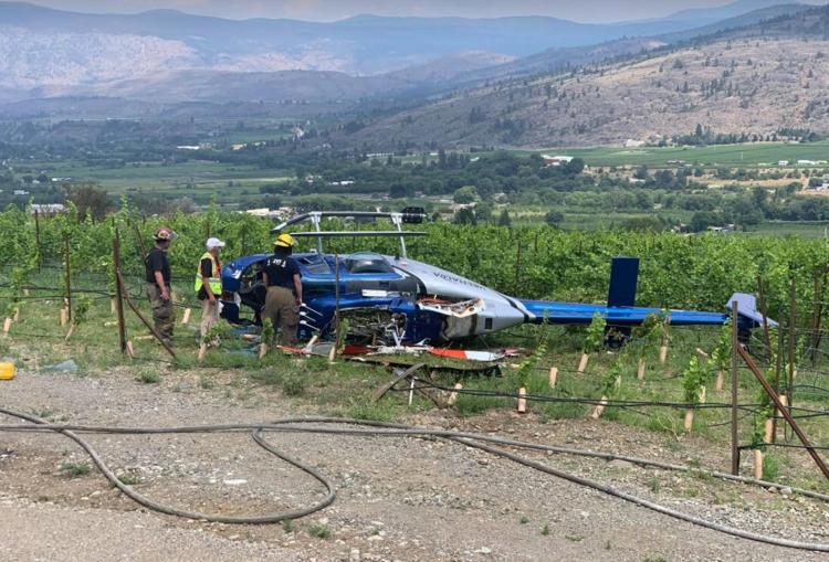Three people walked away from a helicopter crash Thursday in a vineyard near Oliver. https://t.co/epeHFG45Eg #bladeslapper https://t.co/Va48TGDtPH