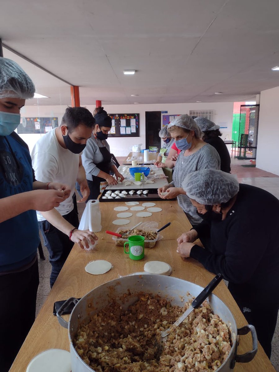 CSebastianBelen's tweet photo. Se realizó la 11° jornada de Empanada solidaria organizada por #Fonbec #Rosario , este año en conjunto con @RosSolidaria . Agradezco a @risso_ines la invitación a ser parte de la misma. https://t.co/QwgCBwcuLj