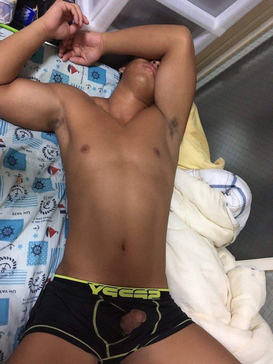 Djdiyes's tweet photo. Good morning guys! sarap humilata pa kapag alam mo na wala ka pasok. Happy Weekend! #alterpinoy
📷ctto https://t.co/MsCC3lKtyP
