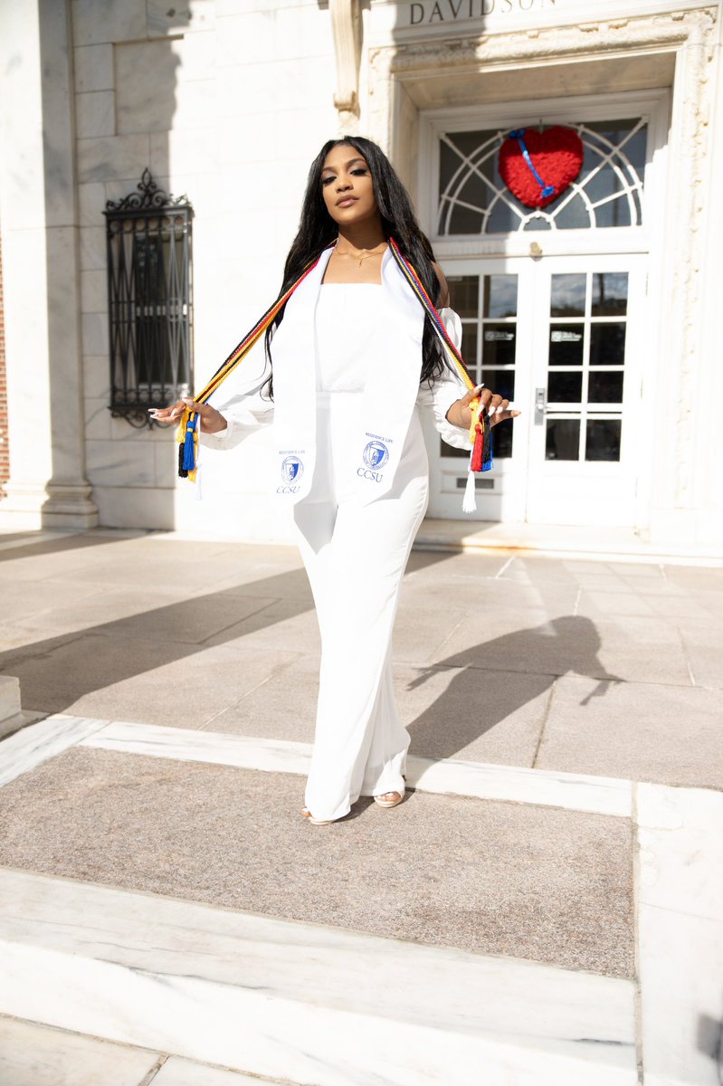 nique6399's tweet image. Summa Cum Laude✅
3.99 GPA✅
2021 MIS Honors Awardee✅
FIRST Installed Beta Alpha Psi President✅
Internship✅
Tutor✅
President’s List 7x✅
Deans List 8x✅
Several officer positions✅

B.S in Management Information Systems &amp;amp; Finance, Minor Economics 🔷#CCSU2021 #Blackgrad🔷