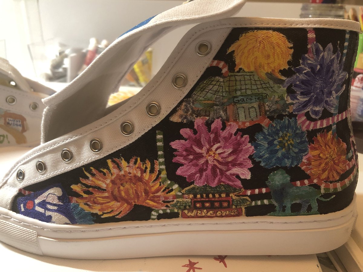 steps_we's tweet photo. Next sneak peek is from Charlene Moy! These are so amazingly Chicago! 12 pairs of shoes. Auction starts July 19th over @mbmhmc
#Chicago #landmarks #famouslocations #art #oneofakind #artists #allchicago #ourcity #mbmhmc #WhiteSox #artinstituteofchicago
@whitesox @artinstitutechi https://t.co/DaQyMbfzwO