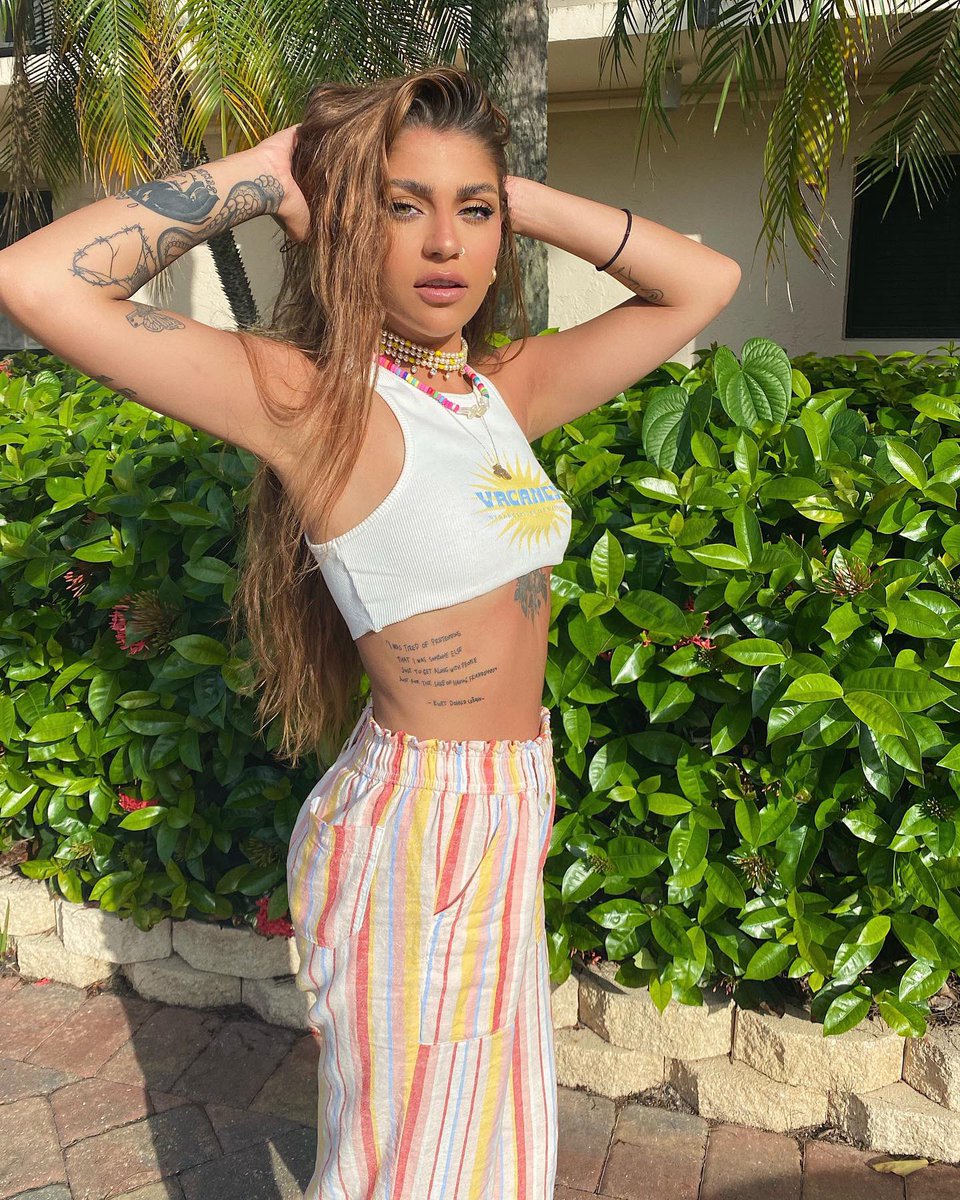 AndreaRussett's tweet photo. the sun heals 🌞 https://t.co/AE8PhFpjzD