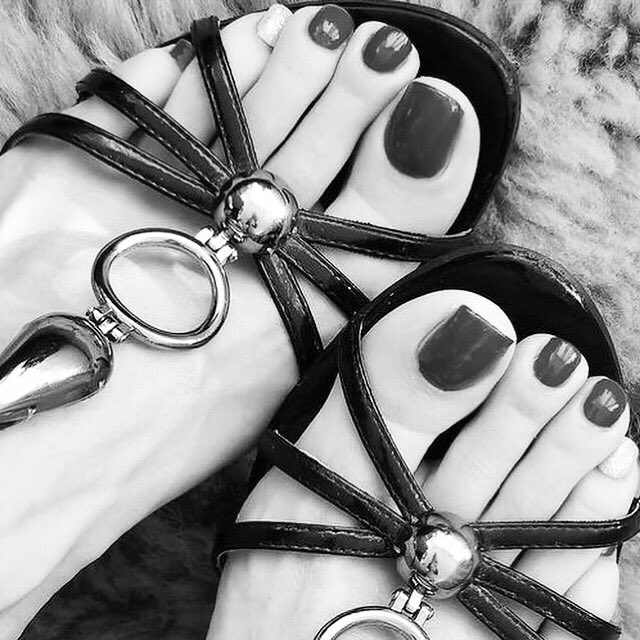 Kiss😈 https://t.co/EcipyL5hAH<a href="/tag/amywinehouse"class="tags"><span>#amywinehouse</span></a>