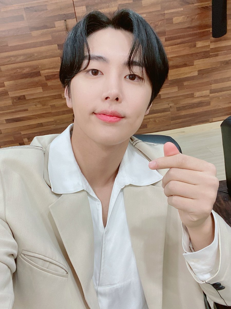 LJYLOOK's tweet photo. #JAEYOON #재윤 #SF9 https://t.co/6WV9imVy8s