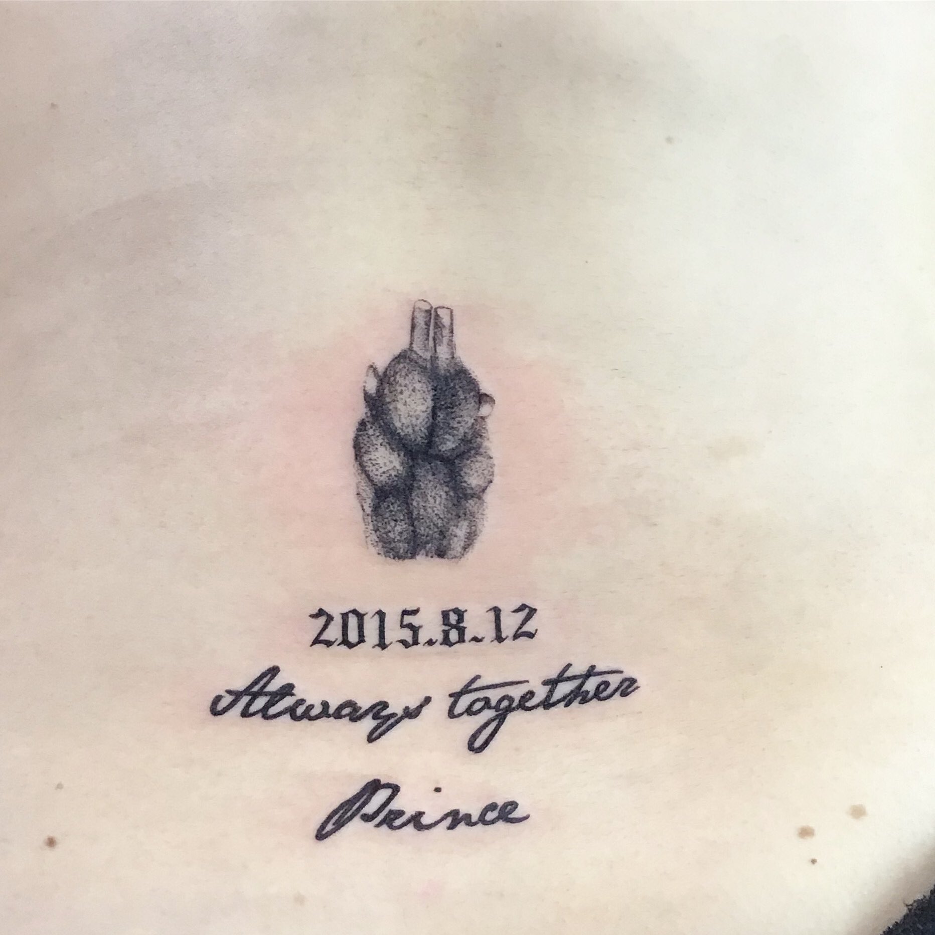 Twitter 上的 新宿タトゥー Fox Gate Tattoo 腰 犬足跡のタトゥー By 正彩 7月10日本日も営業中 和彫りからワンポイント B Gまで幅広く対応のタトゥースタジオ 東京新宿fox Gate Tattoo 新宿駅徒歩7分 個室ブース完備 その他 作品はコチラ