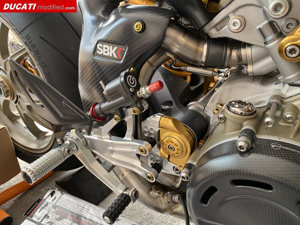 Brembo RACING Billet Rear MC+ Motocorse + Ducati by Rizoma + Ducati Performance + SC-Project + ProTi 😉
Details here: ducatimodified.com/threads/ducati…
#motocorse_mvagusta_ducati #motocorsemuseo #motocorsestyle #scprojectexhaust #scproject #scprojectexhaustofficial #rizoma #ducatibyrizoma