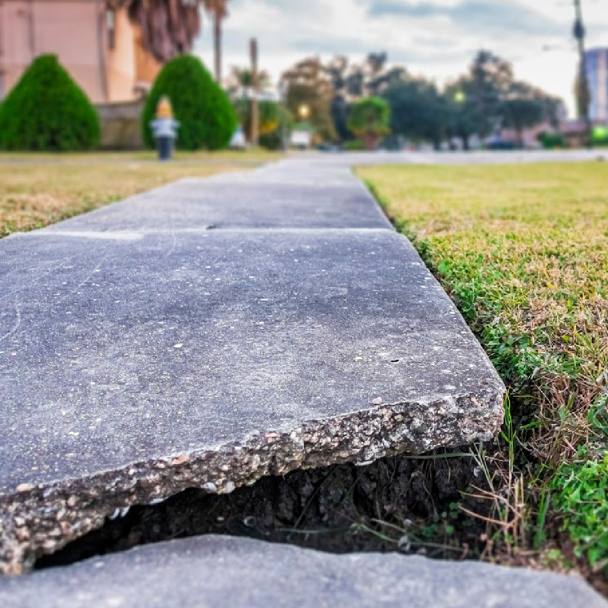 TopLineFL's tweet image. Why do sinkholes form in #Florida? The main trigger for sinkholes is water—too much of it, or too little: geog.ufl.edu/2020/11/03/why…