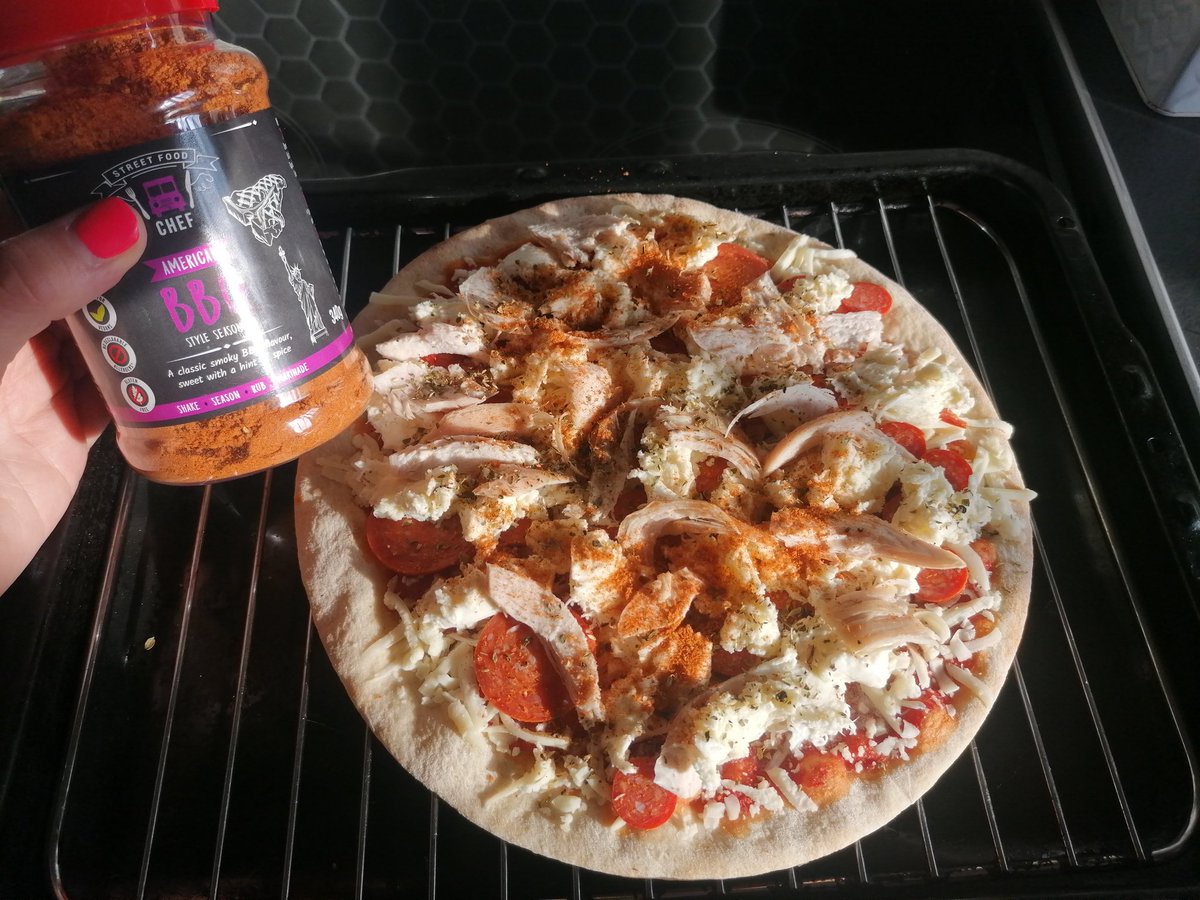 Essential_Kerry's tweet image. Friday night dinner.... Bbq chicken and pepperoni pizza!
#EssentialSupport #Foodie #StreetFoodSeasonings
#GFSeasonings #RecipeOfTheDay