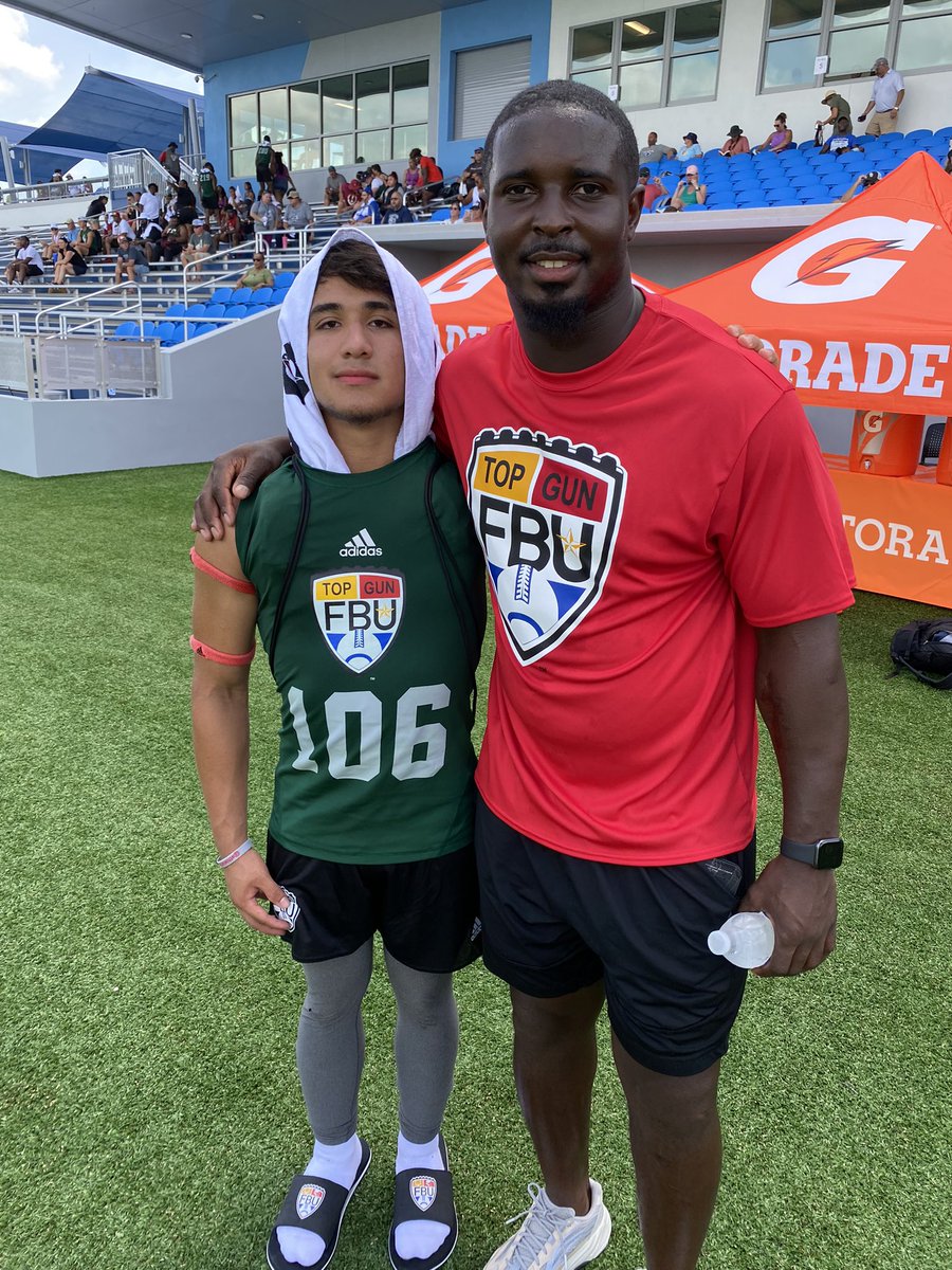 VictorRB1234's tweet photo. Honor to meet @Flyguy2stackz @FBUcamp https://t.co/yVp5tzPZlD