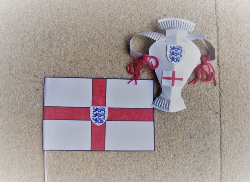 SENDCOSam's tweet photo. Today we made our own trophies in the hope that it brings the real one home on Sunday🏆 🏴󠁧󠁢󠁥󠁮󠁧󠁿 #EuroFinal #ENGITA #notafootballperson #thekidslovedit https://t.co/Hf0I2HlqGH