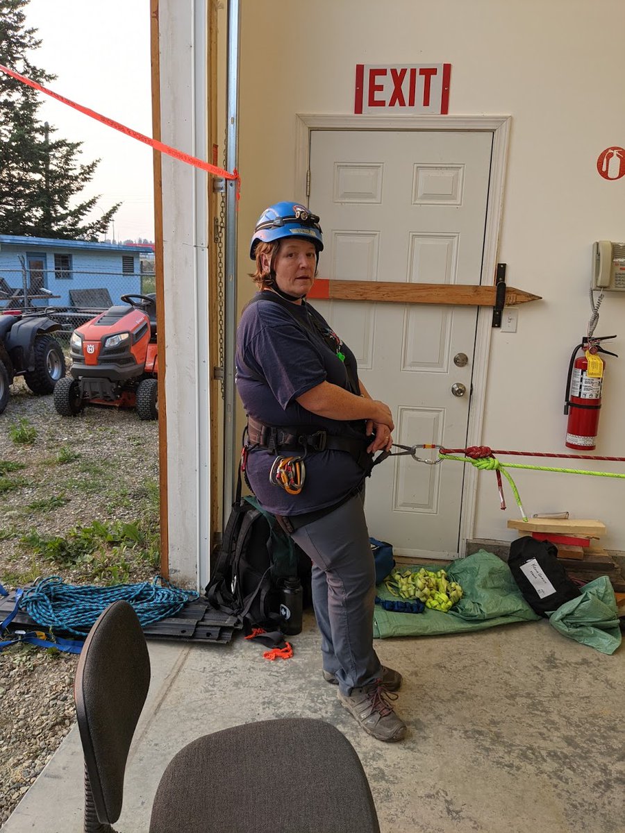 QuesnelSAR's tweet photo. QSAR and @CCARIBOOSAR training together once again, this time on rope-rescue techniques. #practice #SAR #Cariboo #Quesnel #WilliamsLake #Ready247 #overtheedge #allStop https://t.co/vOd91W2cHh