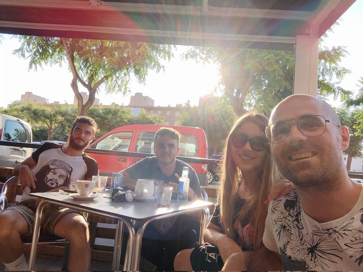 DaniMunueraGar's tweet photo. De paseo por las tierras del Ebro aparecieron un @OakVgc y un @de_misco salvajes! 💪🏻 @RedsGaming_ESP a tope equipo!! https://t.co/i0LFOm9WfD