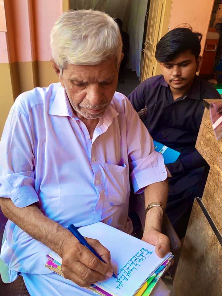 Sangrisaeed's tweet photo. Beautiful hand writing of young student under supervision of teacher sir shams Shino #OwnOne academy #Dadu https://t.co/qxSM0qQngX