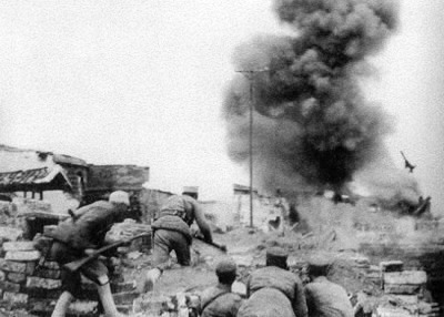 July 9th in year 1943, World War II: The Allied invasion of Sicily soon causes the downfall of Mussolini and forces Hitler to break off the Battle of Kursk. #WorldWarII #history #datefacts
