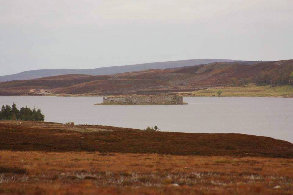 Lochindorb Castle was this week's blog and one of many hidden gems in the #Highlands. What secret places have you found on your journeys around the #cairngormsnationalpark ? #attraction #historicscotland #speysidecottage #cairngormstogether
