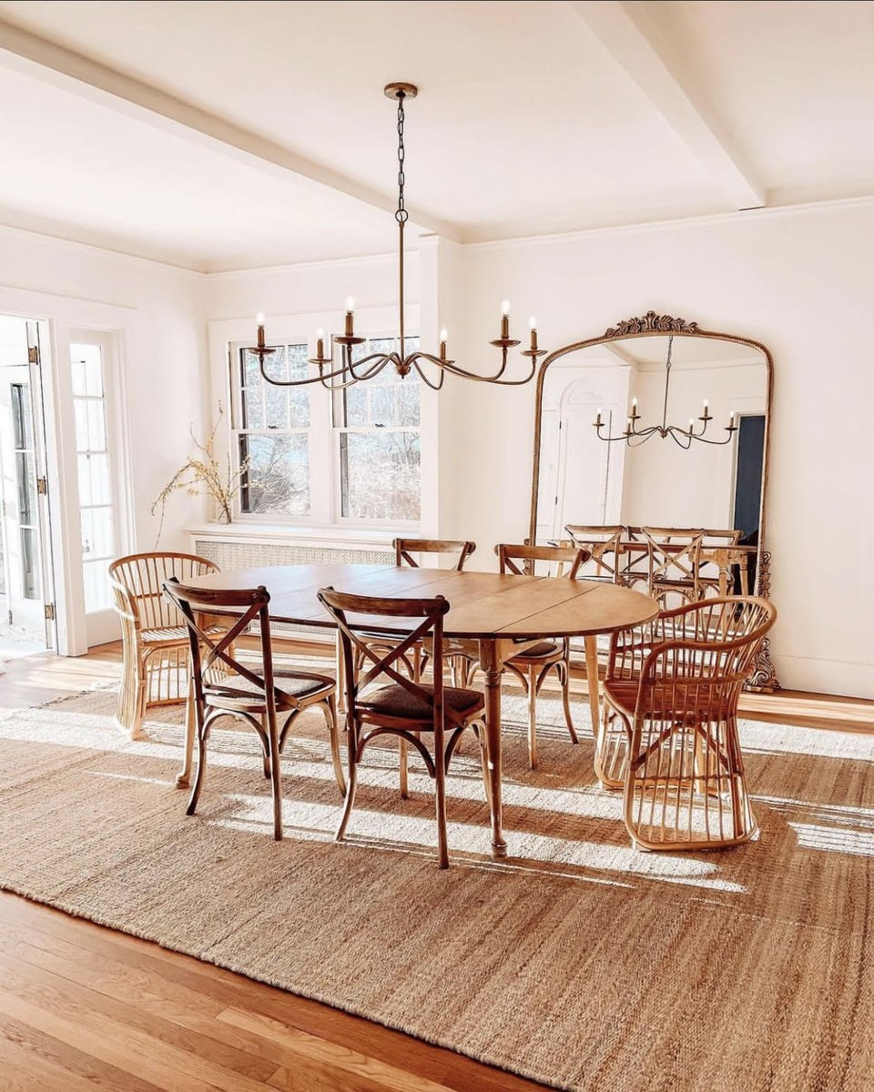 aaa_remodel_dev's tweet photo. If you have beautiful chairs, there's no need to match them perfectly. Just look at how @ ponderosa_and_plaid set up her dining room! Couldn't be more classic and sophisticated.
.
.
.
Design and Photo 📸: @ ponderosa_and_plaid (IG) https://t.co/S9pzVdidx6