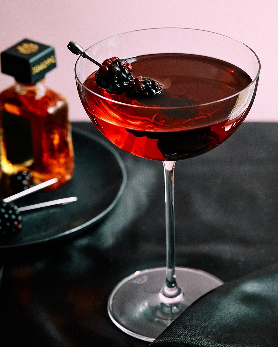 AustinFoodGuide's tweet image. I’m in total love with this coupe glass. #foodphotography #coupeglass