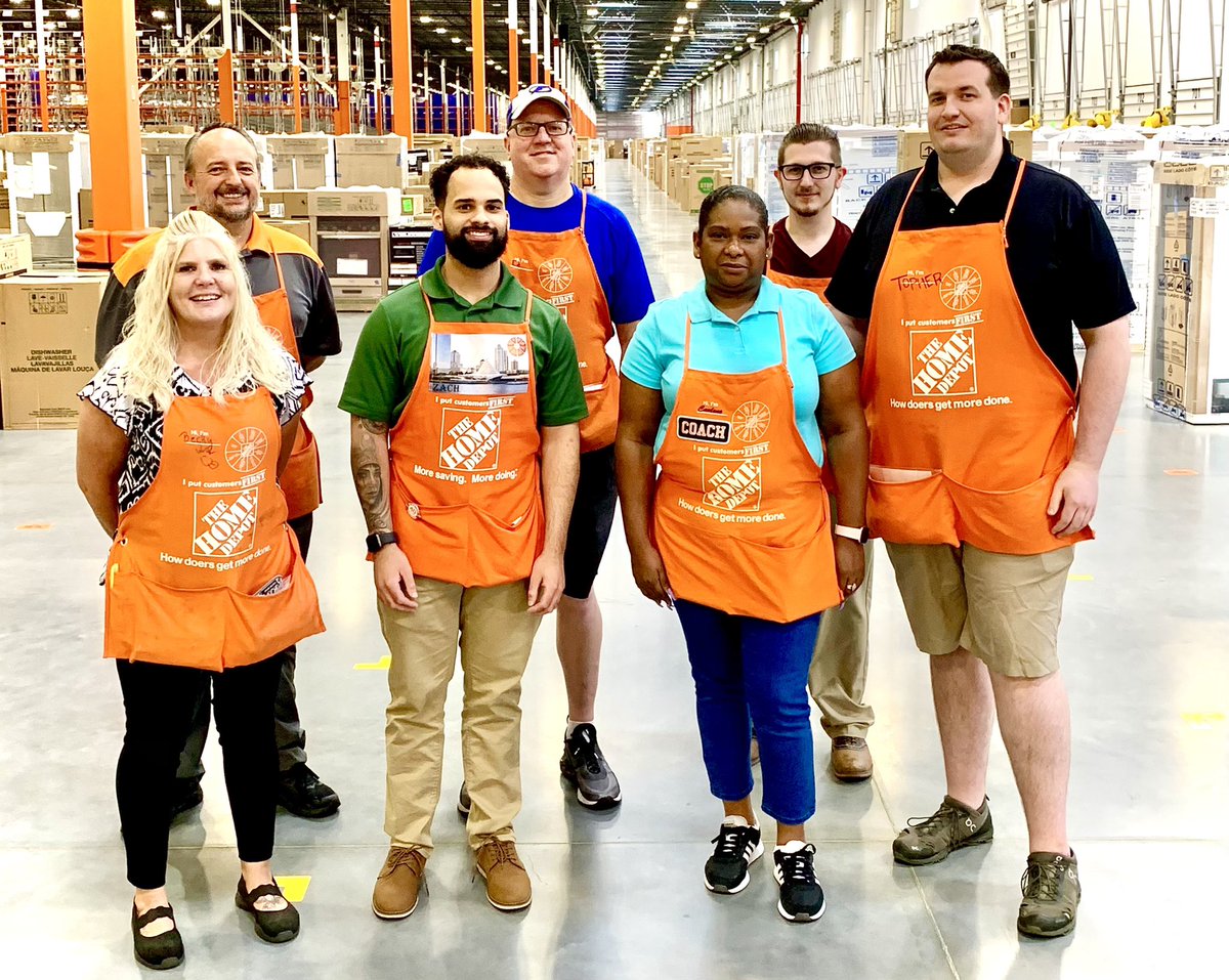 JeremyJMyers's tweet image. A very important THANK YOU &amp;amp; WELL DONE to our travel coaches and leadership support team at the Newark MDO. Topher Hurst, Zach Pawlak, Carlene Williams, Tiffany Duckett, Becky Newsome, Ed Lawton , Luke Meck, and Eric Baca - THANK YOU! 👏🏻🍊🚚📦🎉 #MDO5854 #ONESC