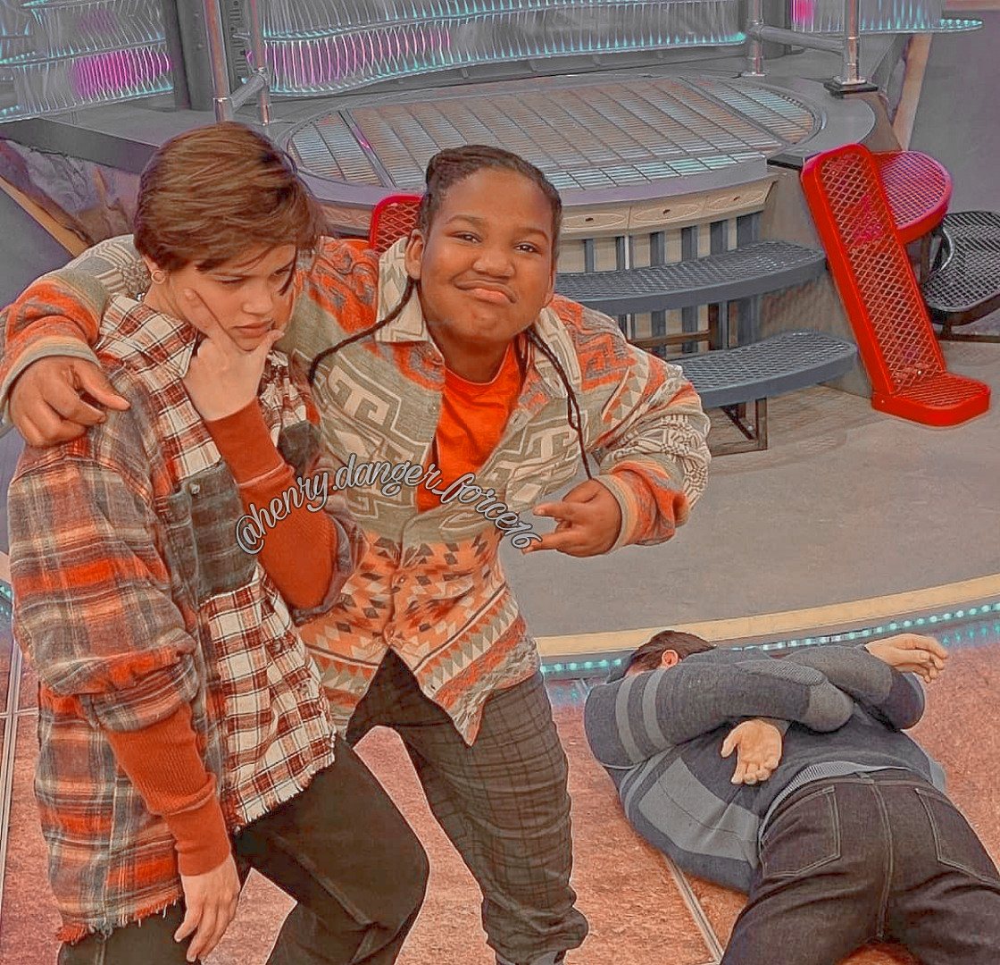 DangerForceFan7's tweet photo. has posted.
.
.
.
#havanflores #havanfloresfan #havanfloresedit #havanators #terrencegardenhigh #terrencegardenhighfan #terrencegardenhighedit #chapa #miles #awol #volt #dangerforce #nickelodeon #dangerforceeverysaturdayonnick https://t.co/WjgcyWbTKG https://t.co/F9DeyLnpnb