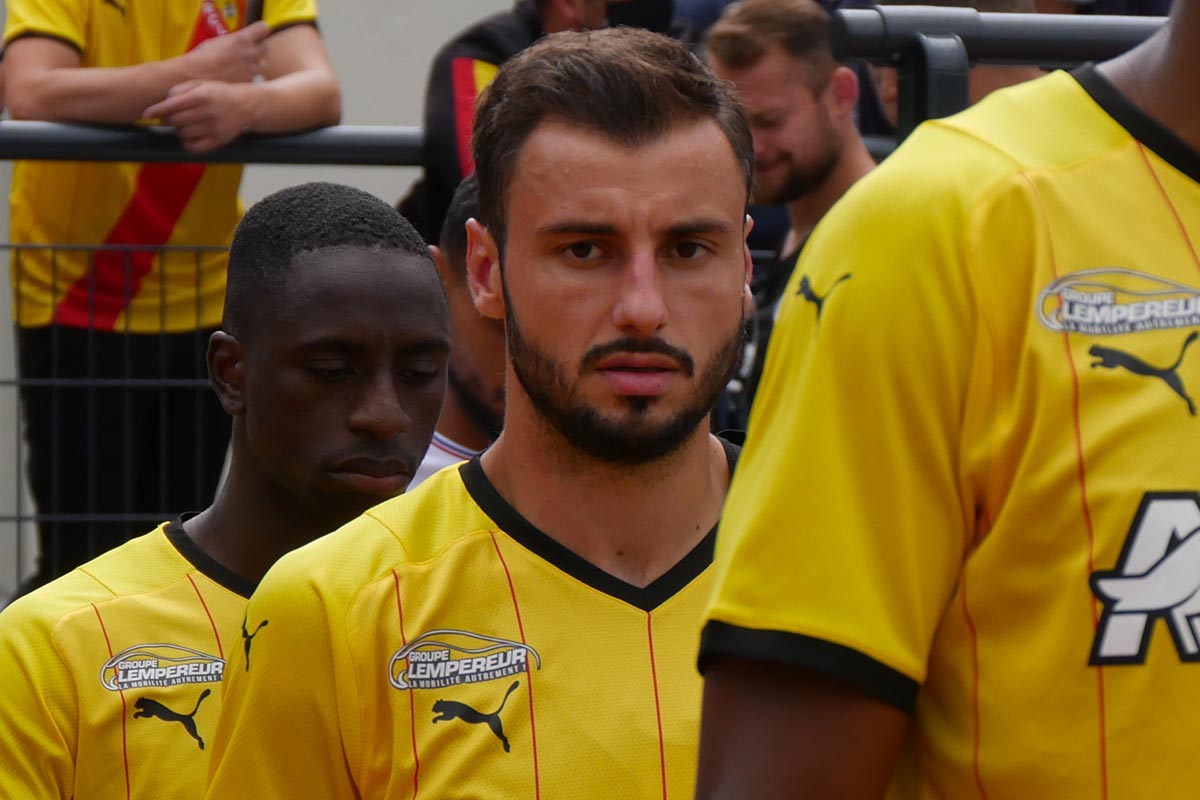 MickaelNys's tweet photo. @LensoisComLive La suite des photos autour de #RCLUSG. #RCLens https://t.co/KOzsISG2Mg