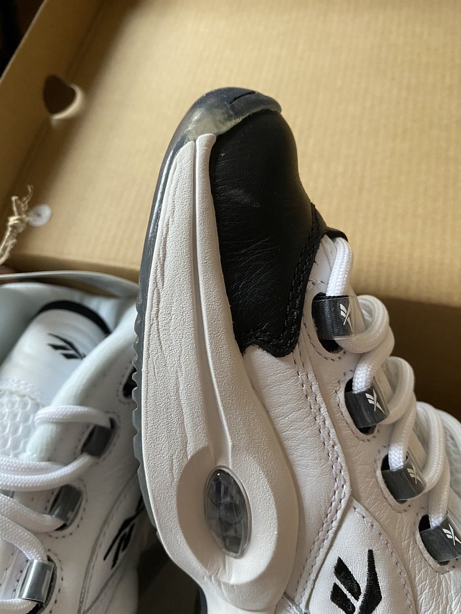 SheisLGND's tweet photo. @champssports 
Are y’all selling used sneakers or what? This is the second time I had to return damaged/used looking sneakers! I been on hold for almost an hour too wth 😭 https://t.co/lbDA24dcMT