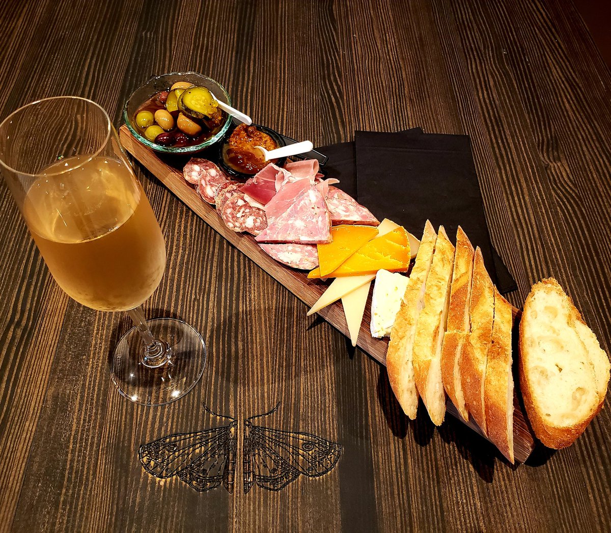 How do *you* Friday?
#wine #winelover #winetasting #winery #powerlunch #networking #charcuterie #wineoclock #winelovers #wines #SPARKLING #pair #pairing #food #foodandwine #foodie #FoodFriday #foodies #FridayVibes #friday #Weekend #weekendvibes