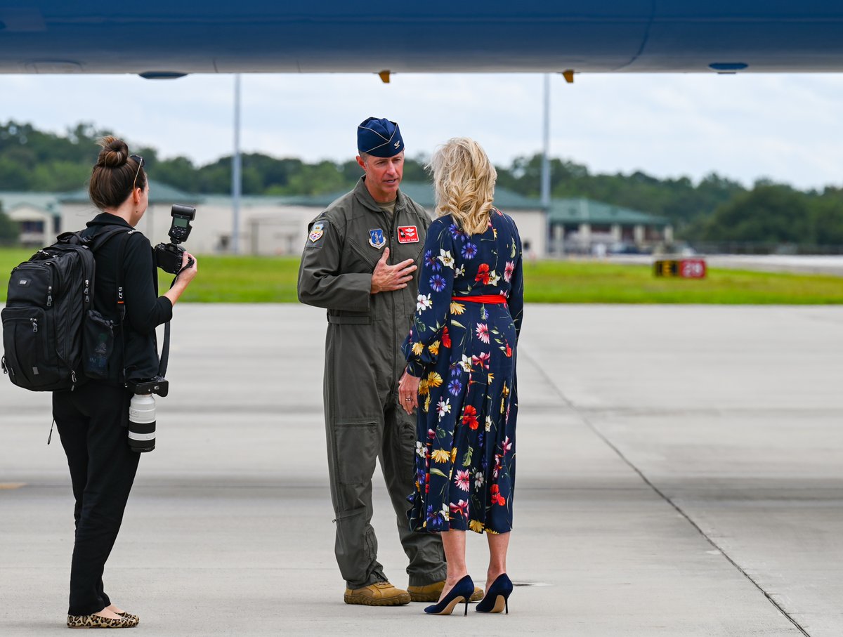 165thAW's tweet photo. #ICYMI
U.S. Air Force Col. Christopher Dunlap, commander of the 165th Airlift Wing, and Command CMSgt. Francisco Ramirez along with U.S. @SenatorWarnock  and @MayorJohnsonSAV welcomed @FLOTUS  Dr. Jill Biden to the 165th Airlift Wing in Savannah, Georgia on July 8, 2021. https://t.co/9T5WZ3yXlw