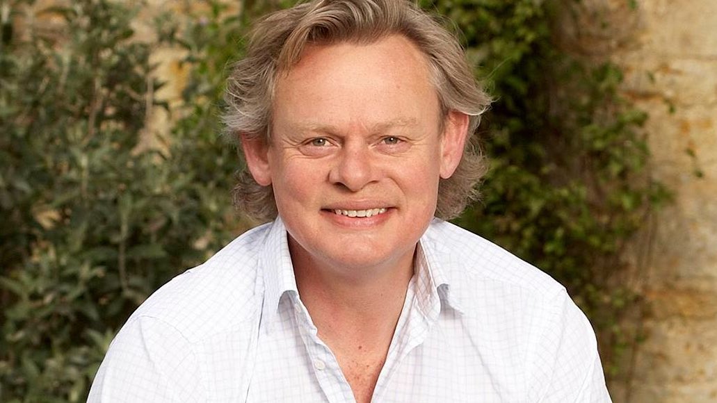 FakeShowbizNews's tweet photo. BREAKING: Actor Martin Clunes escorted out of Wimbledon for repeatedly yelling “ENCORE UNE FOIS!” at key moments in games https://t.co/FCUxWq5BzH