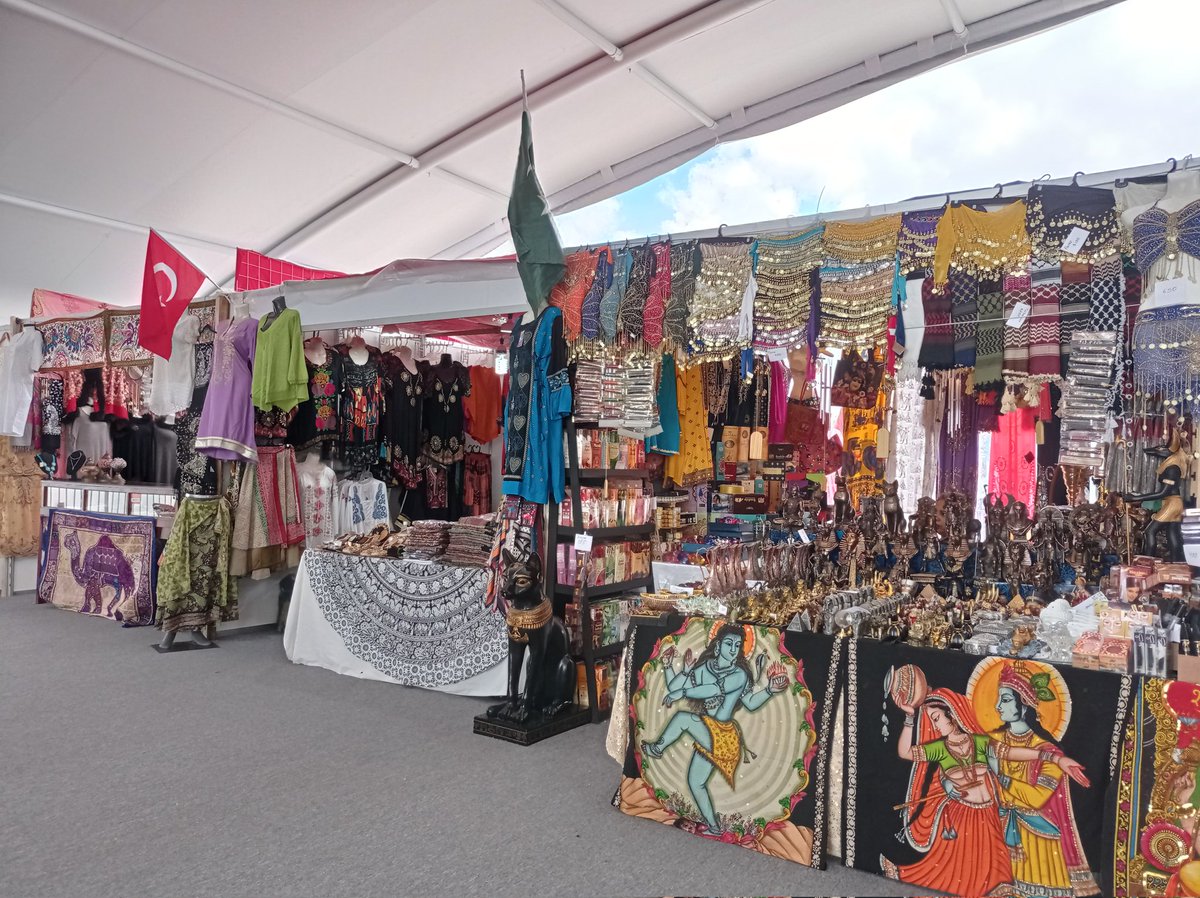 turismogobgente's tweet photo. Hoy acompáñamos a @turismoleon y al Patronato de la @FeriaDeLeon al recorrido en el Festival las Naciones, ubicado en las instalaciones del #DistritoMX, en el marco de la #FeriaDeVerano. 🙌

Visita y disfruta de las tradiciones de las comunidades internacionales. https://t.co/TR6J0gakea