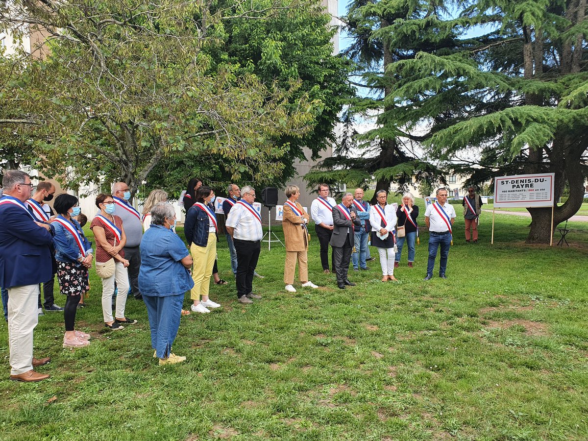 _jackie_renaud's tweet photo. La mobilisation continue!
Le maintien du service des #urgences  de @villedelucon et de l’antenne du #SMUR sont indispensables pour le territoire du Sud Vendée.
 @ESautreau @AnnickBillon @acharpentier85 
#smur #urgences #sante @Sante_Gouv https://t.co/ALFJOyqAao