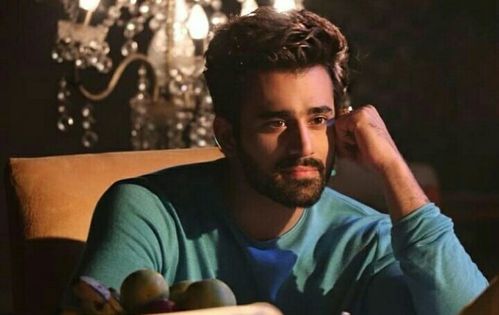 swethhhh's tweet photo. Sanson Ko Ab Jeene Ka, Jaise Sahara Mile Gaya
Khoya khoya dil mera kehta hai
Tumse hi bas tum se hi,meri jaan hai bas tum se hi

#PearlVPuri https://t.co/KrsHIcoSII