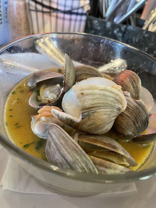 Highly recommend this establishment. HIGHLY recommend https://t.co/0kPqG6mo99<a href="/tag/tif"class="tags"><span>#tif</span></a>