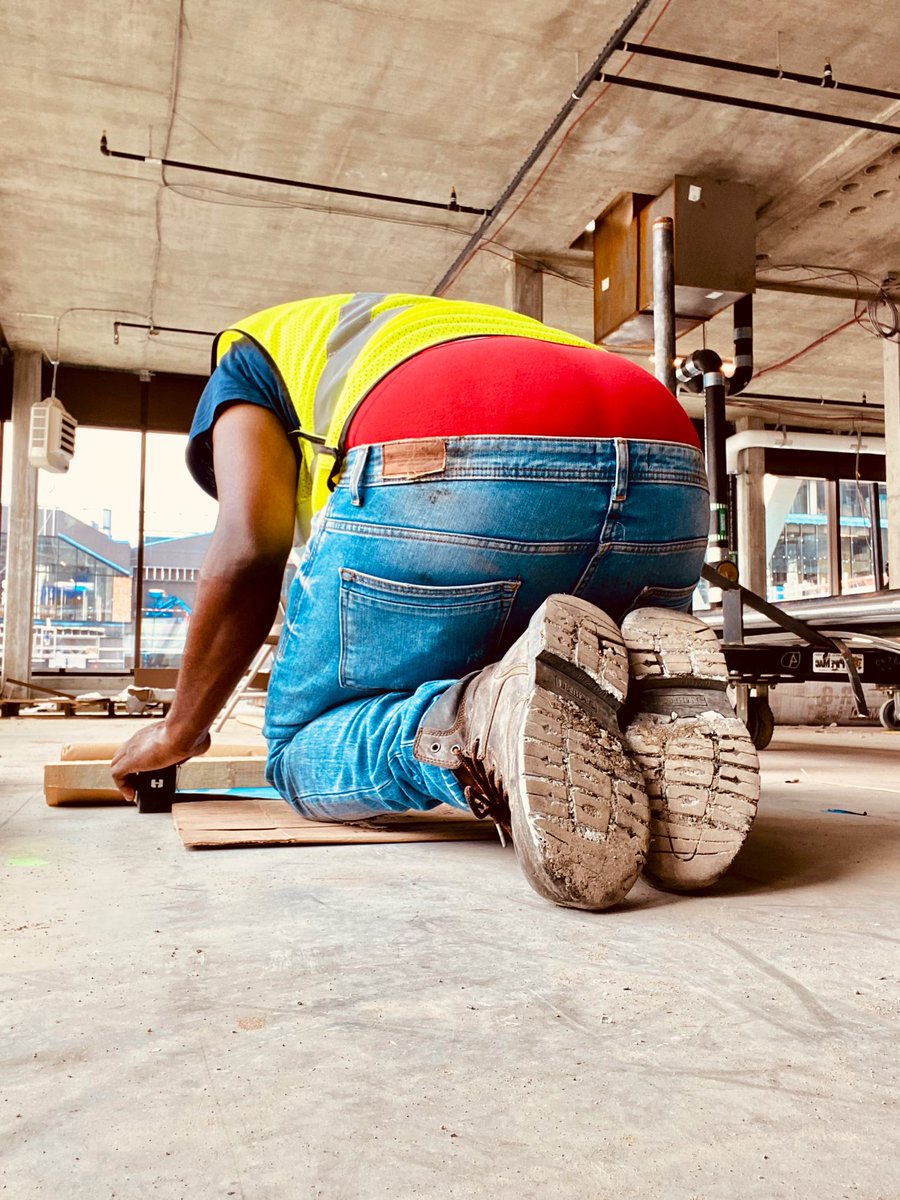 DatSavageAss's tweet photo. I was wondering why my supervisor was standing behind me earlier 🥴 https://t.co/af4XwDXMzu https://t.co/Xp3jQM61au