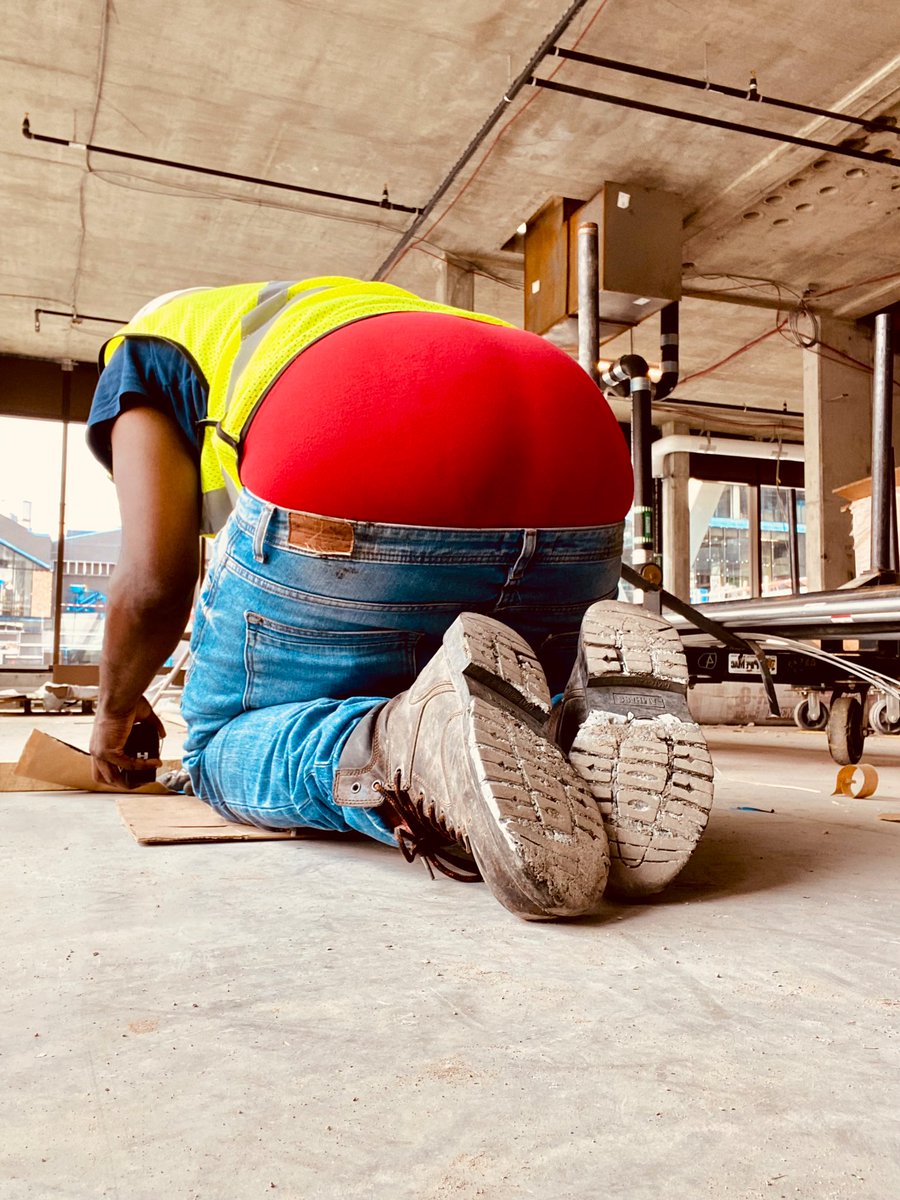 DatSavageAss's tweet photo. I was wondering why my supervisor was standing behind me earlier 🥴 https://t.co/af4XwDXMzu https://t.co/Xp3jQM61au