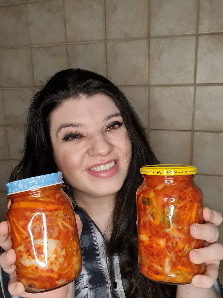 juliacomh's tweet photo. Algumas fotos para mostrar o quanto a minha vida está envolvida com a Coreia. Seja na questão cultural, profissional, gastronômica ou simples lazer, a Coreia do Sul se faz presente no meu cotidiano 24 horas por dia. #CoreiaComigo #CoreiaEmCasa

@embaixadacoreia https://t.co/KqWZQdaSHr