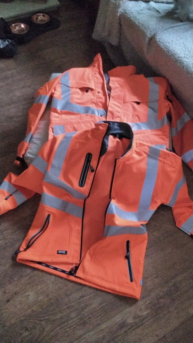 BalledTrucker's tweet photo. New #HiVizWankers work wear whos gonna get it dirty with me #BigBalled follow me an retweet for #pisspig fun https://t.co/8GVEnYqSJr