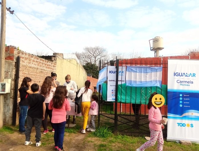 MerloIgualar's tweet photo. Festejando el día de la independencia 🇦🇷
Festejamos el día de la independencia en el merendero "Lxs Pugarcitxs" repartiendo a lxs niñxs una rica chocolatada con pastelitos.
#estiempodeogualar
@CarmelaMoreau 
@IgualarMerlo  DUARTE-YANACÓN https://t.co/IhBGmEeaPE