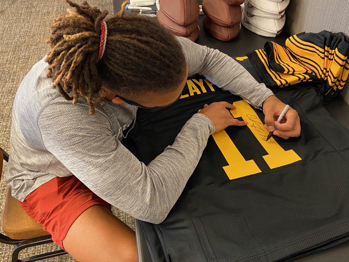 steelernation's tweet image. Let's giveaway a signed Chase Claypool custom #Steelers color rush jersey! 

To win you must... 

Follow us, @TotalSportsEnt, and @YINZHERS 

Then RETWEET this post. 

Winner picked on Monday