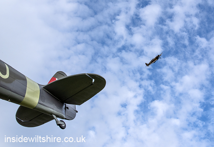 InsideWiltshire's tweet photo. Life-sized replica Spitfire MK-9 honouring civilians that built the plane in WW2 has been unveiled in #Salisbury near a former factory. Full photo gallery to come tmrw. @SalsSpitfires  #Spitfire https://t.co/NS4UZoGpiJ