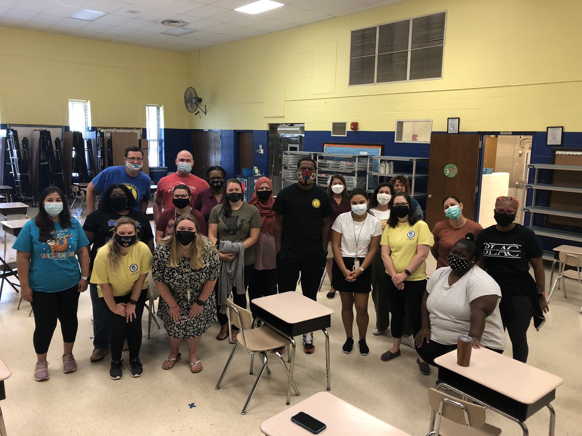 MTringone's tweet image. Donut 🍩 know what we’d do at WMES without our fabulous ELO staff! Week one down! @HigdonDRW #WMESwolves