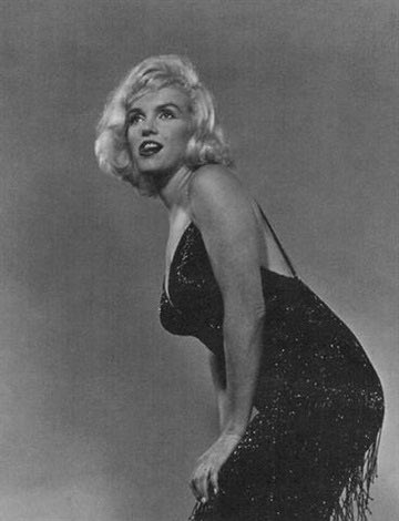 IrishMMFanclub's tweet photo. Preparing to jump into Saturday like Marilyn with Philippe Halsman 😂💕

#marilynmonroe #philippehalsman #weekend #jumpintoit https://t.co/O9DymEx5ZT