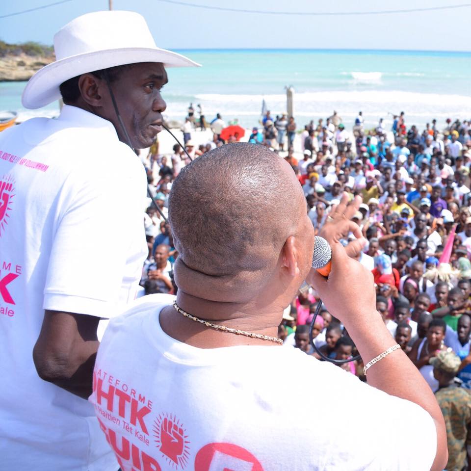AkListwa's tweet photo. Pa manje manje bliye!!!👇👇👇Se pou sa achiv yo enpòtan!

Moso palman an rete 10 senatè. Se yon sèl ladan yo ki pa PHTK oubyen alye PHTK. 

✍️#PouLaveriteAkPouListwa https://t.co/GQrPHtMOad