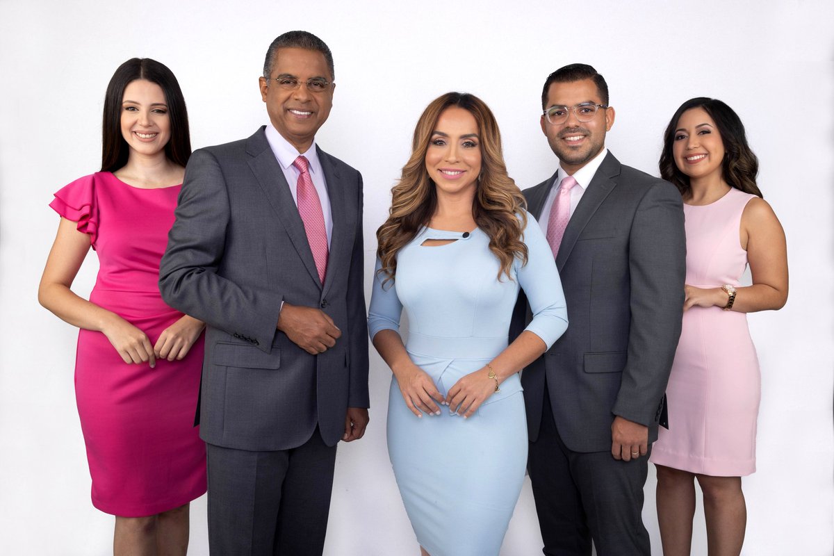 glennsantana's tweet photo. 📺 El periodista Felipe Gómez Martínez (@felipegomez1960) será el nuevo ancla de #NotiCentro: Fin de semana | Se une a @sylviavcamacho, Orlando Rivera y las nuevas reporteras Alanis Quiñones y Reina Mateo @NoticentroWAPA @WapaTV https://t.co/zSzWQ8vK6m