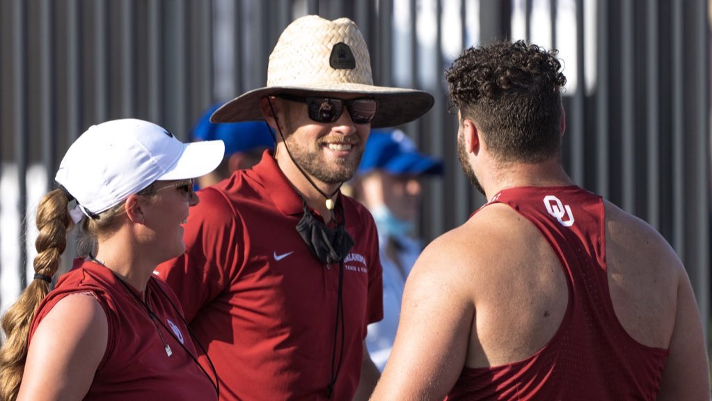 𝙇𝙚𝙖𝙙𝙚𝙧𝙨.

Shoutout to our coaches that motivate and push us to be better every day.