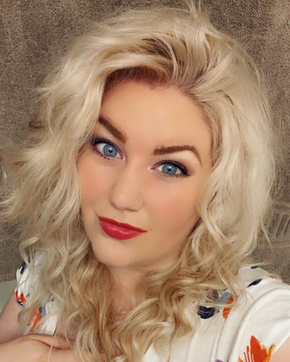Mindiluwho's tweet photo. This look brought to you by a manic depressive mood. w00t. https://t.co/uoUrP5Vhxm