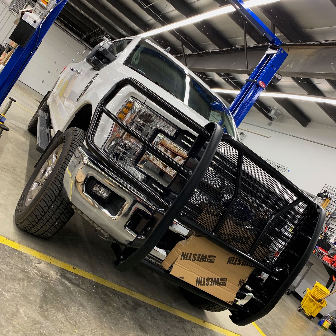 Unboxin n’ wrenchin 👊🛠️ #frontendfriday

🇺🇸“Radco Has Everything But The Truck!®”🇺🇸
#stillopening #stillinstalling #Radco #Radcotrucks #Radcoinstall #ResearchTestedApproved #westinautomotive #truckculture #customtrucks #customtruck #bumpers #grilleguards #truckbars