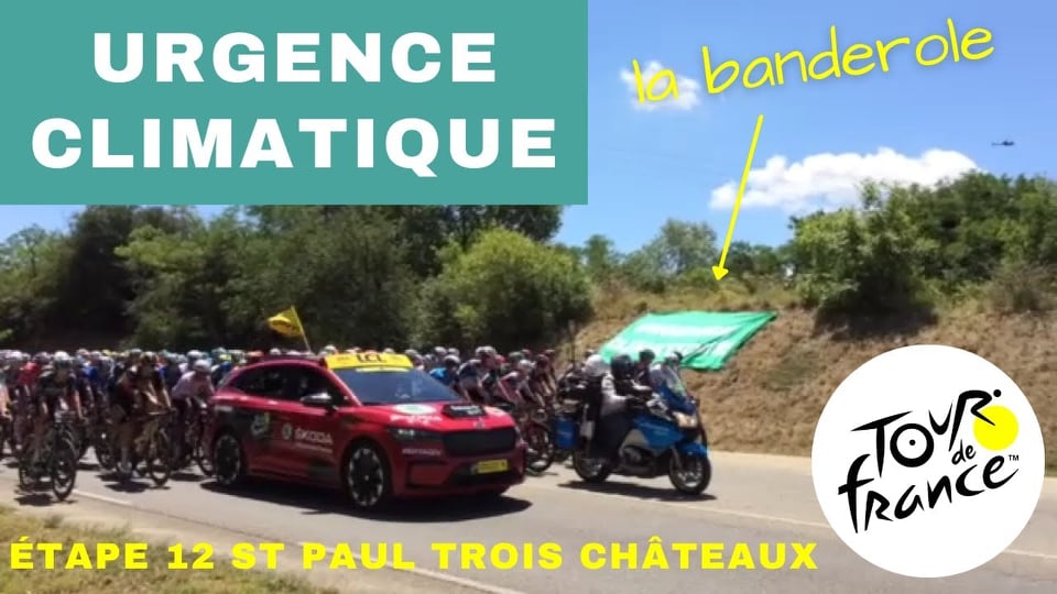 UrgenceClimatXR's tweet photo. 📢Le militant nomade d'#ExtinctionRebellion a une fois de plus déployé la banderole #UrgenceClimatique 🌏 à #SaintPaulTroisChâteaux !! #TourDeFrance2021 🚴‍♀️ @LeTour 
ARRÊTONS DE FERMER LES YEUX !! https://t.co/yAcJ4mrx0N