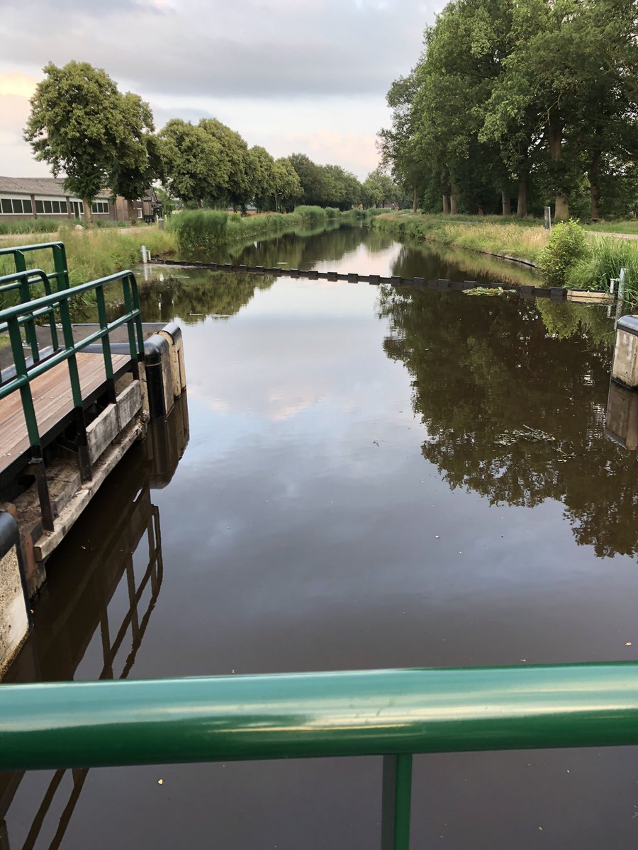 Sluis Orvelte opgeknapt, mooi nieuw verfje #Oranjekanaal #sluis #Orvelte #Oer #fietsbruggetje #fietsroute #natuur #nostalgie #kanaal #zomer #juli  #2021