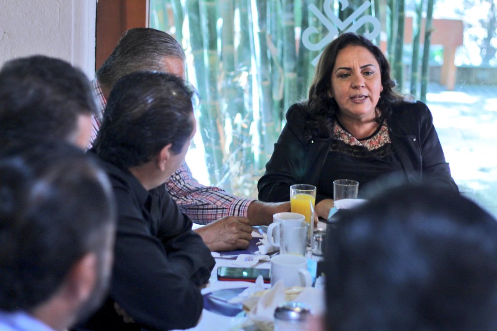 CATEM_MunDgo's tweet image. Hoy nos reunimos con Secretarios Generales de la CATEM, con ellos abordamos temas que vienen a beneficiar a la base trabajadora de #Durango

Seguíamos construyendo y trabajando en equipo.

#SomoCATEM