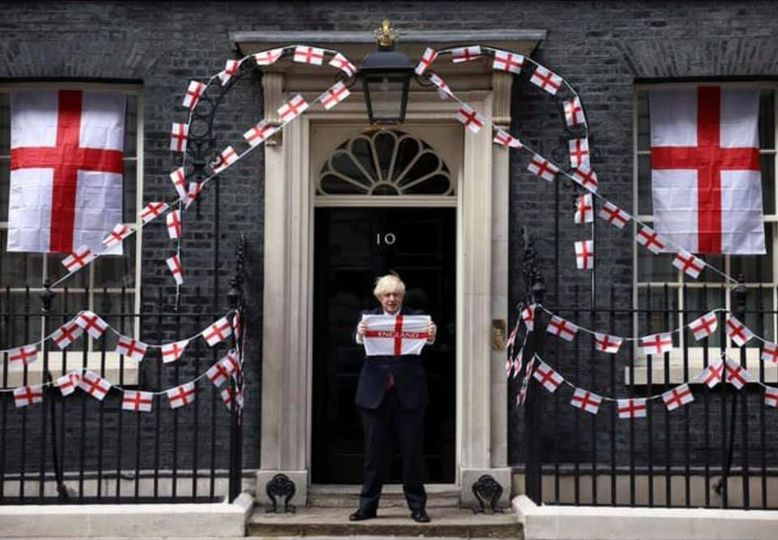 drdeanburnett's tweet photo. You know those people who cynically assume that a house draped in England flags means a massive racist idiot lives there?

I'm thinking they might have a point... https://t.co/huLVDRmW1K